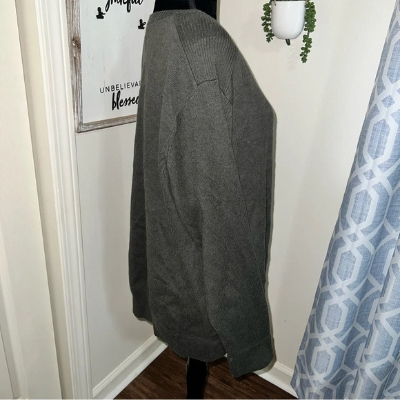 Gray Levi’s sweater - Picture 4 of 6